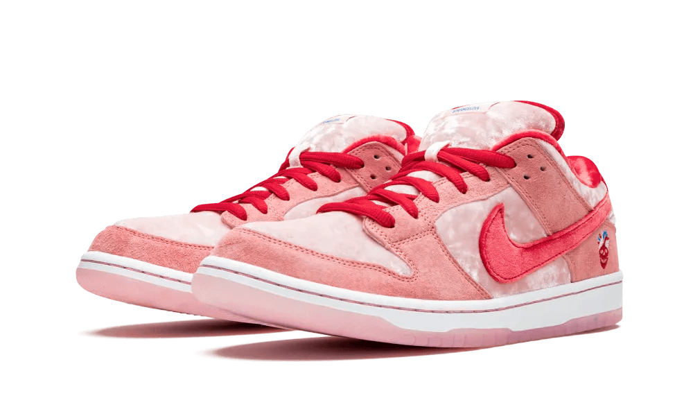 Nike SB Dunk Low StrangeLove Skateboards