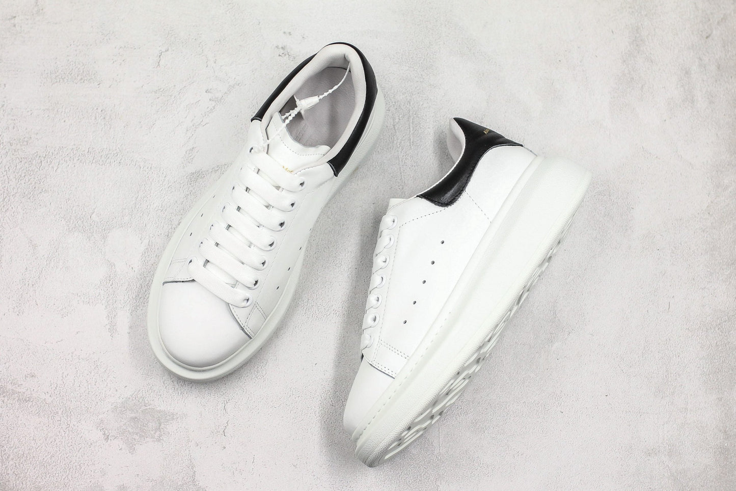 ALEXANDER MCQUEEN OVERSIZED SNEAKER